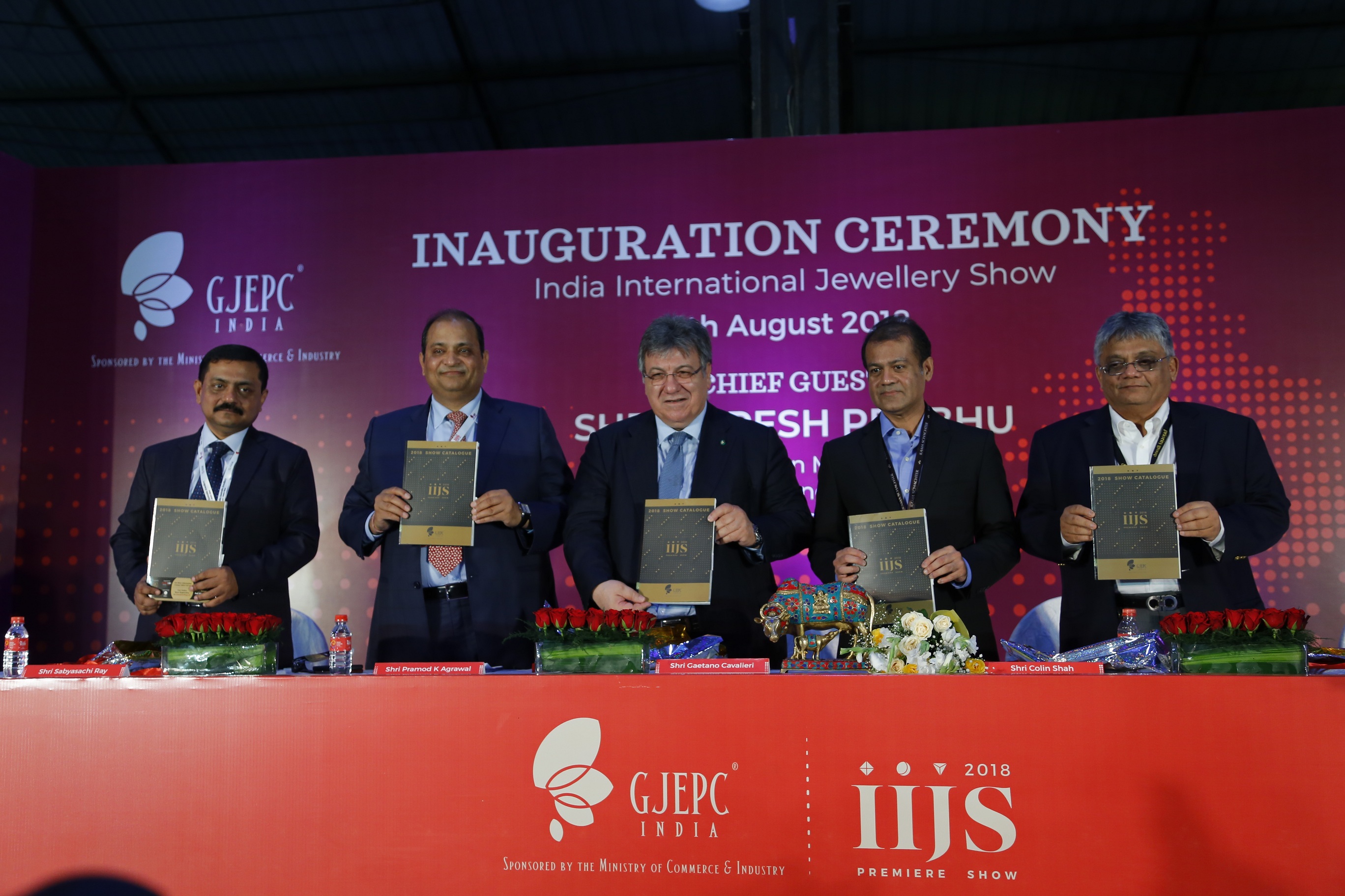 Mr Sabyasachi Ray, ED, GJEPC, Mr Pramod Agarwal, Chairman, GJEPC, Dr. Gaetano Cavaleri, President CIOBJ, The World Jewellery Confederation, Mr Colin Shah, Vice Chairman, GJEPC and  Shri Shailesh Sangani, Convener, National Exhibitions, GJEPC, unveiling th
